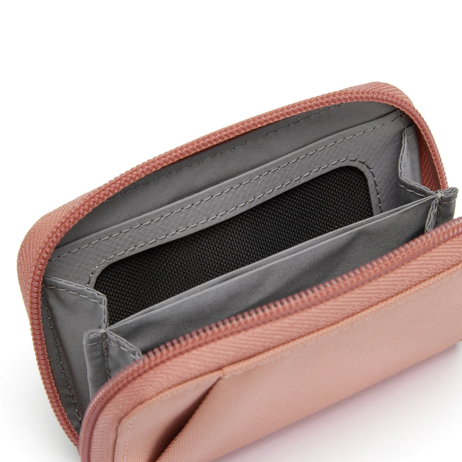 Pacsafe® RFIDsafe™ RFID blocking card wallet - Image 23