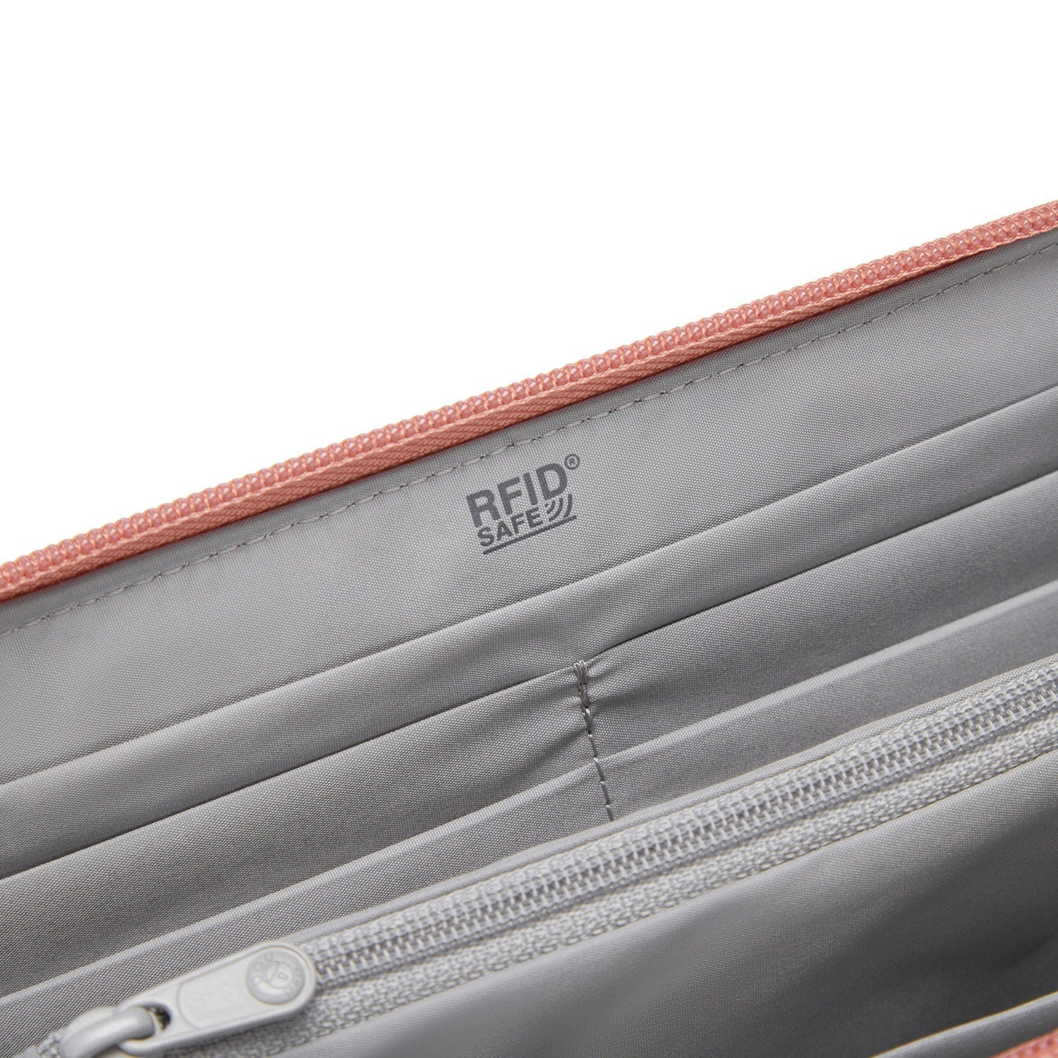 Pacsafe® RFIDsafe™ RFID blocking continental wallet - Image 22