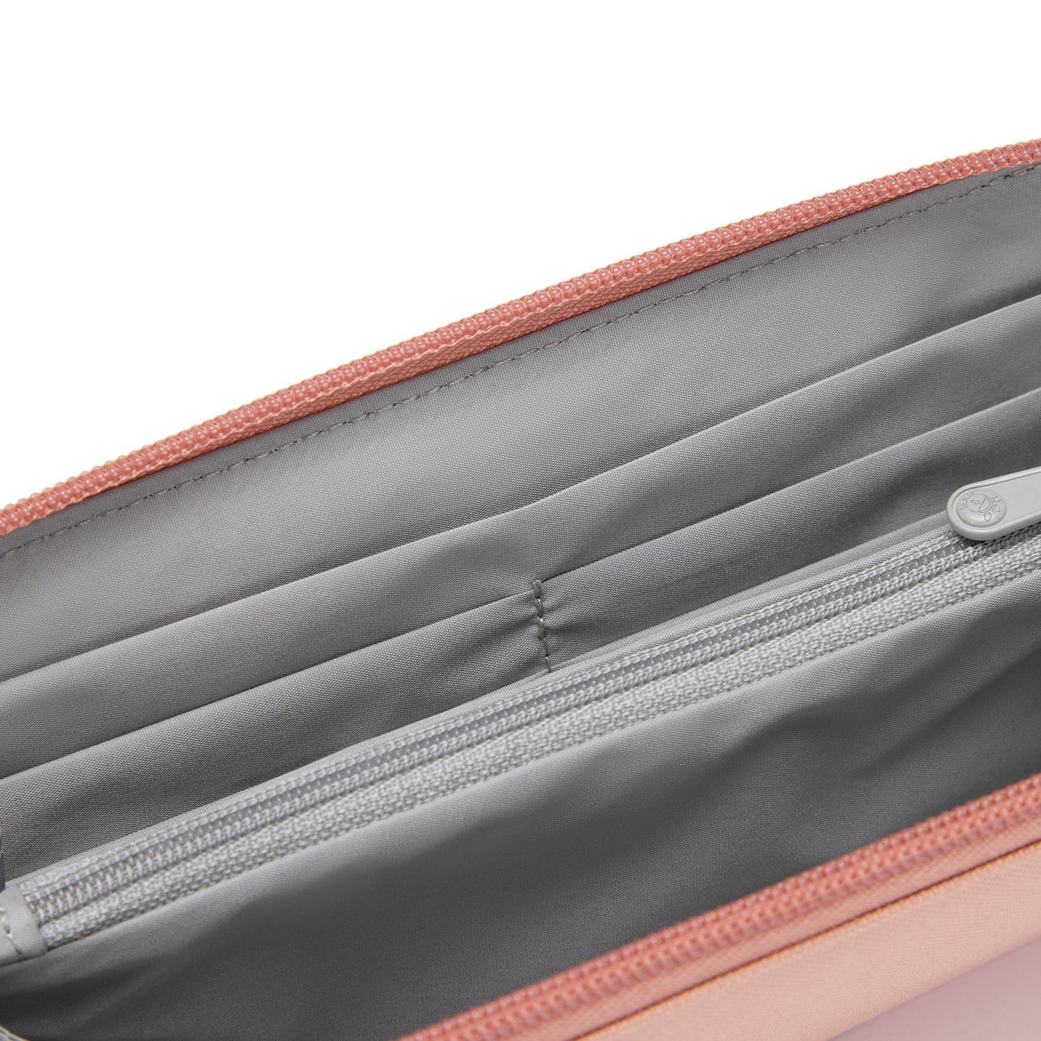 Pacsafe® RFIDsafe™ RFID blocking continental wallet - Image 23