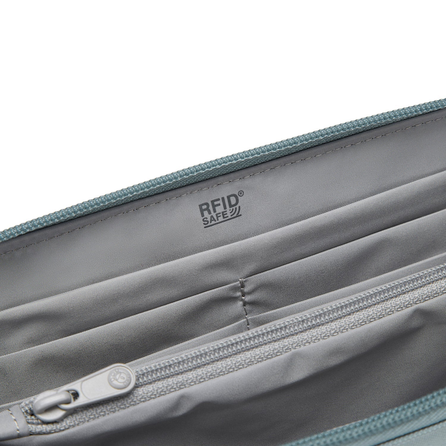 Pacsafe® RFIDsafe™ RFID blocking continental wallet - Image 33