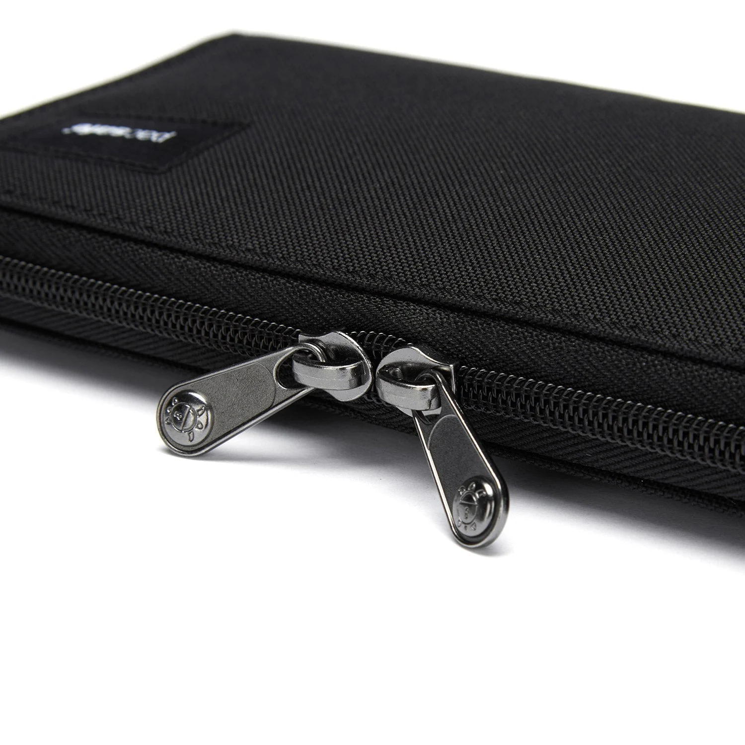 Pacsafe® RFIDsafe™ RFID blocking continental wallet - Image 43