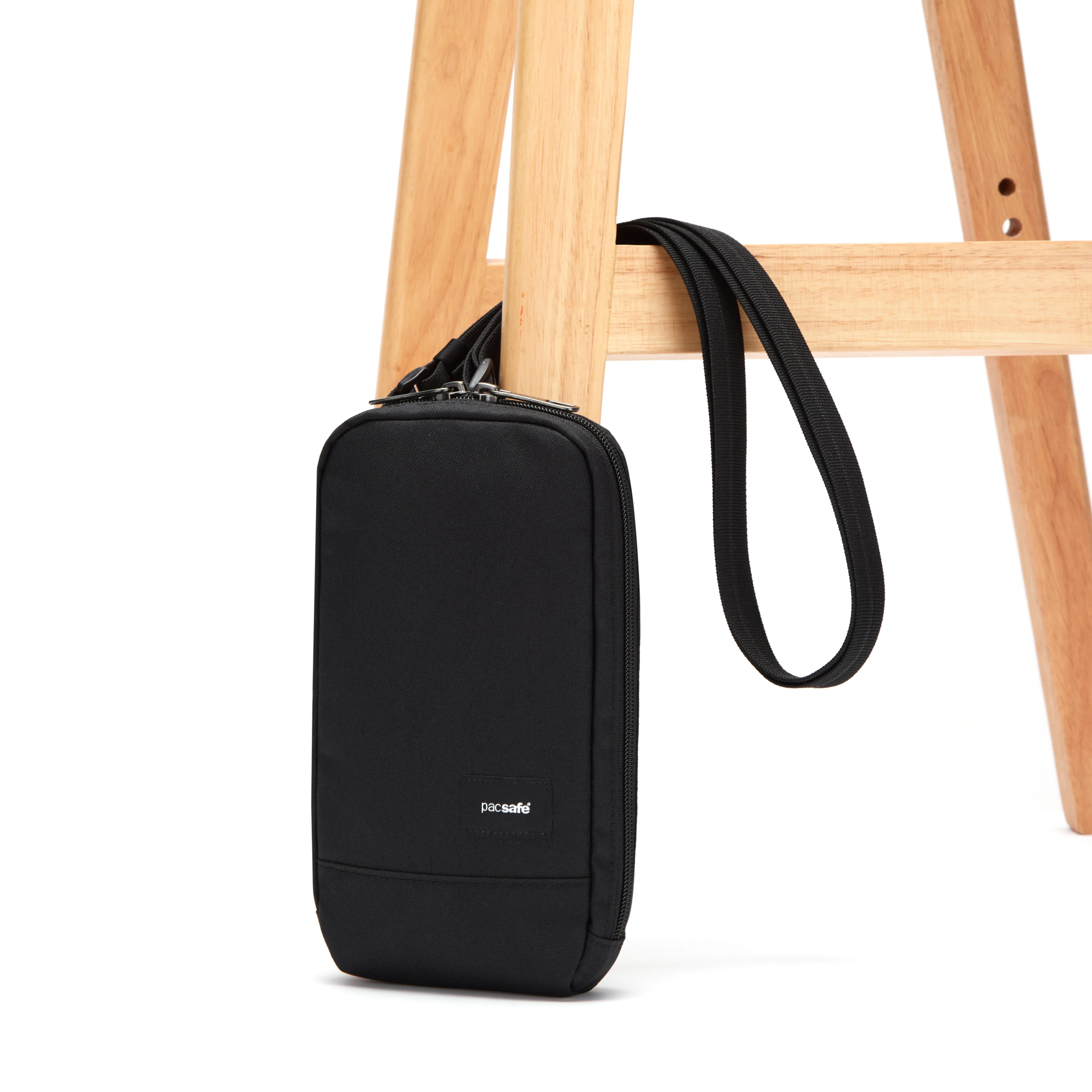 Pacsafe® RFIDsafe™ RFID blocking tech crossbody - Image 32