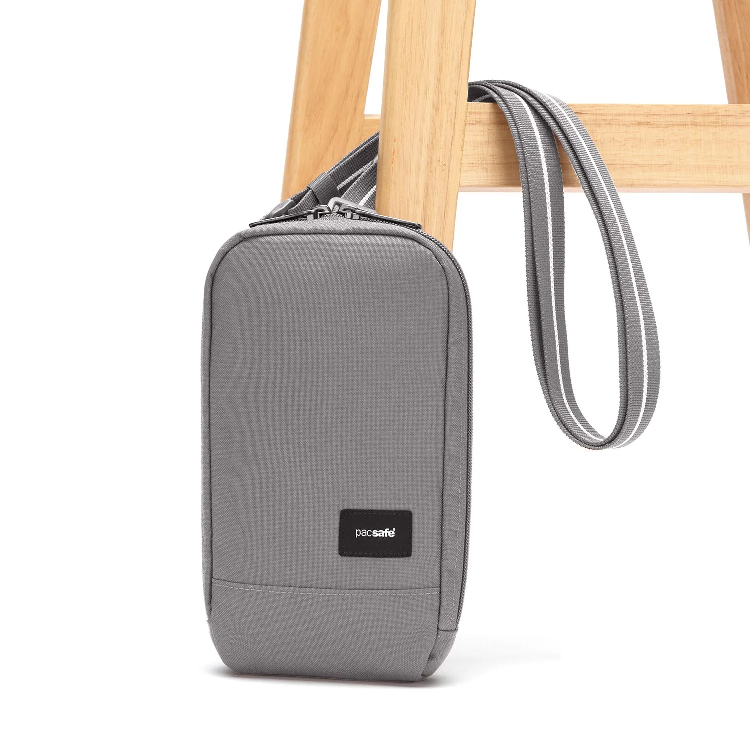 Pacsafe® RFIDsafe™ RFID blocking tech crossbody - Image 9
